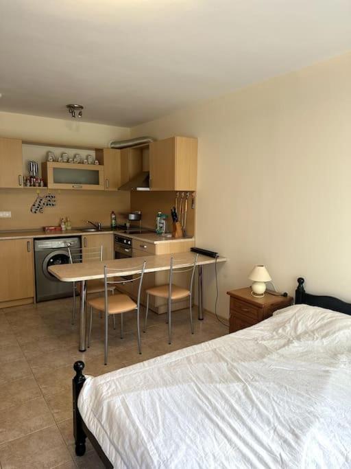 Spacious Fully Furnished Studio In Kavarna Apart Hotel Extérieur photo